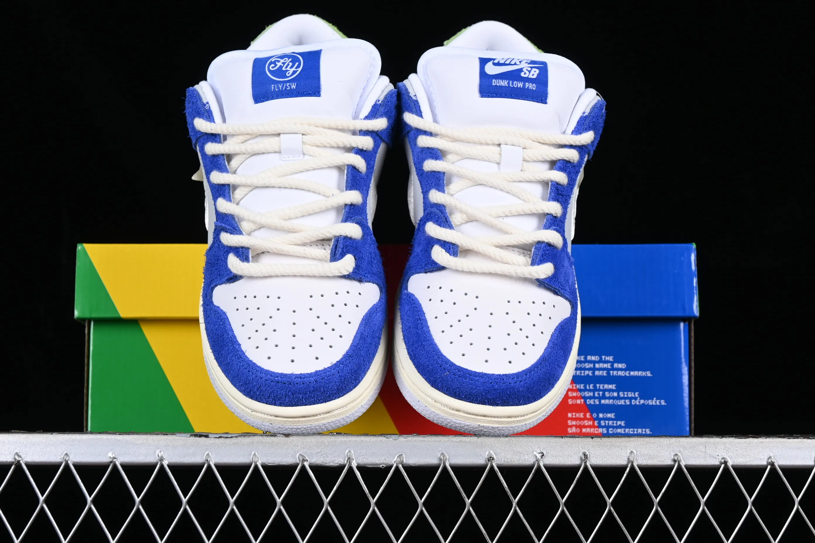 All categories Nk SB Dunk series Nk SB Dunk Low low-top sneakers F version Fly Streetwear x Nk SB Dunk Low joint model SB dunk series low-top casual sports skateboard shoes DQ5130-400